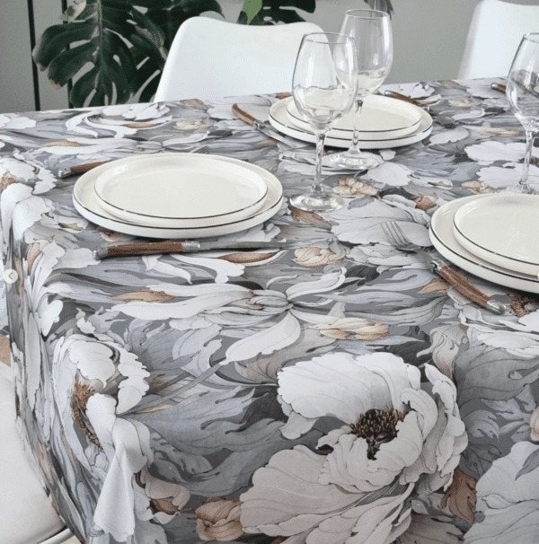 Mantel de gabardina "Flores Grises" - Imagen 4