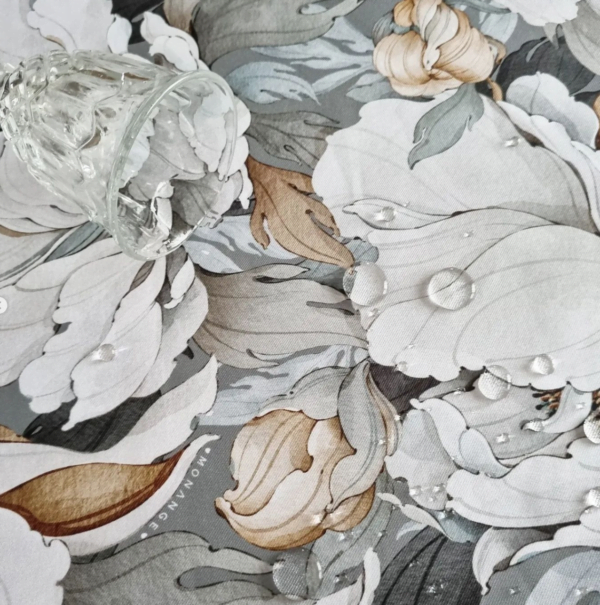 Mantel de gabardina "Flores Grises" - Imagen 2